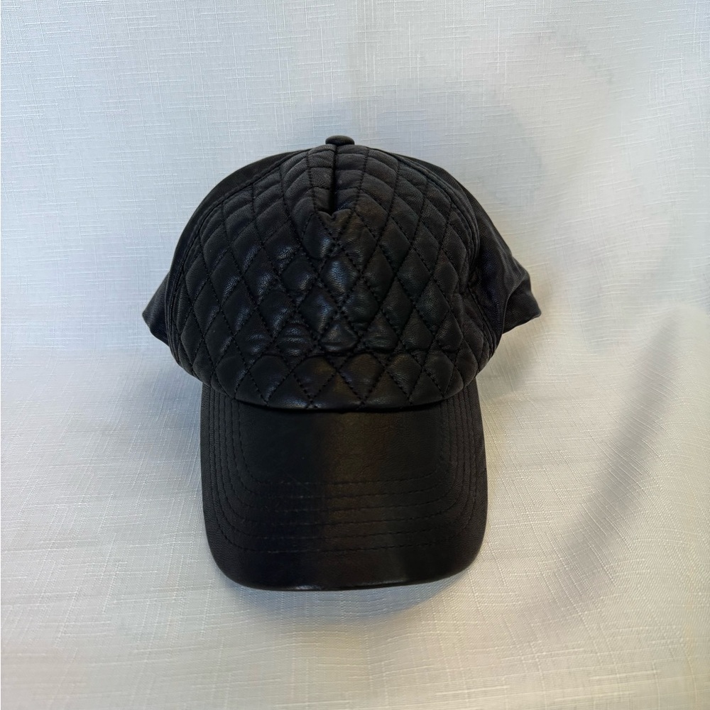 Guess faux leather cap